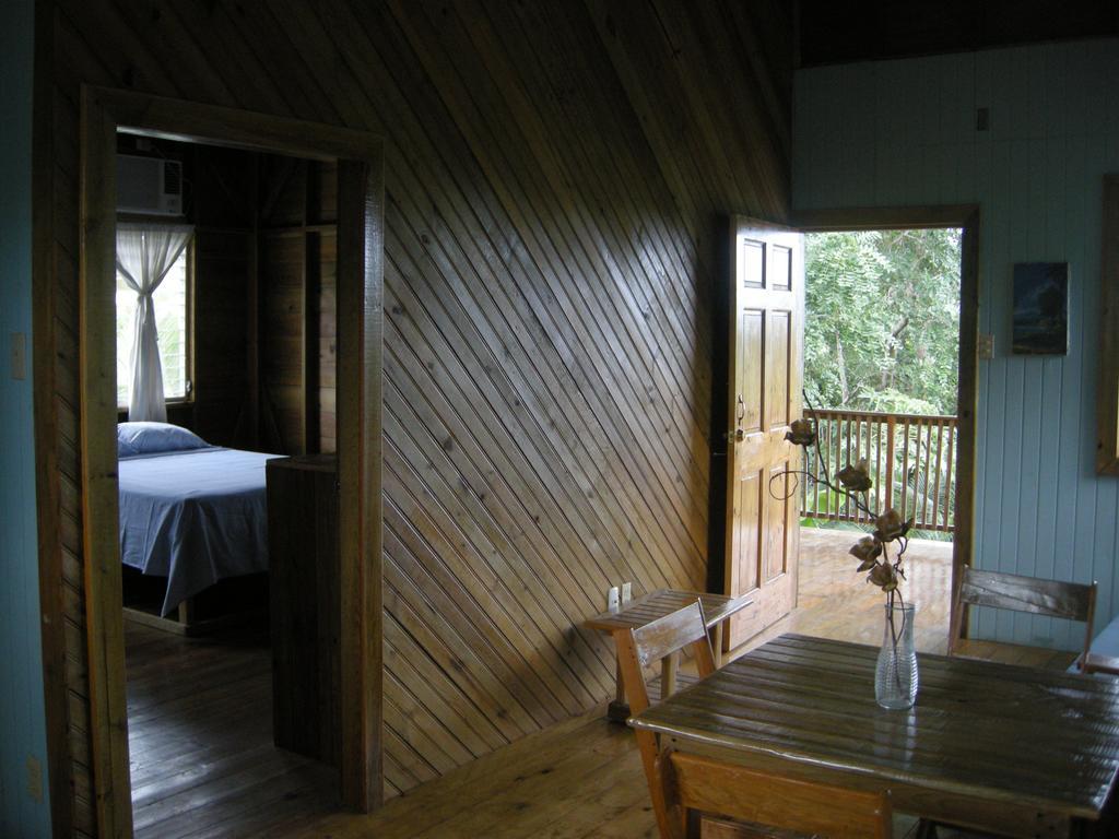 Apartments Chez Milady Utila Eksteriør bilde