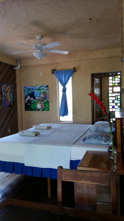 Apartments Chez Milady Utila Eksteriør bilde